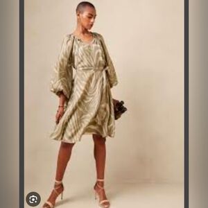 Banana Republic 100% silk Reverie dress